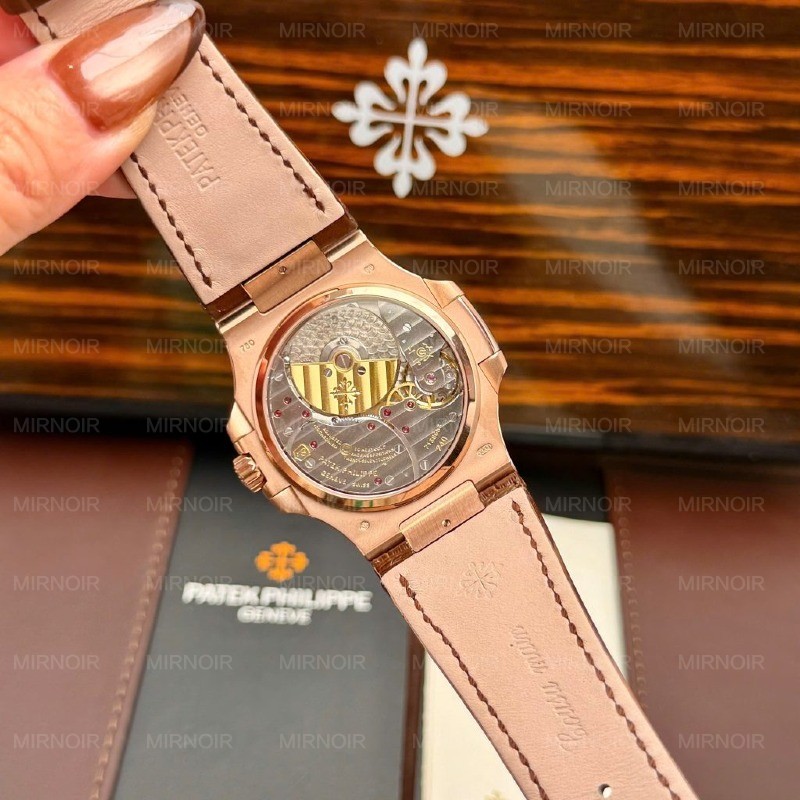 Dong-Ho-Patek-Philippe-Nautilus-5724-Rep-11-Mat-Xam-Vien-Dinh-Da-CZ-Mau-Do-40mm-1-1024x1024.jpg