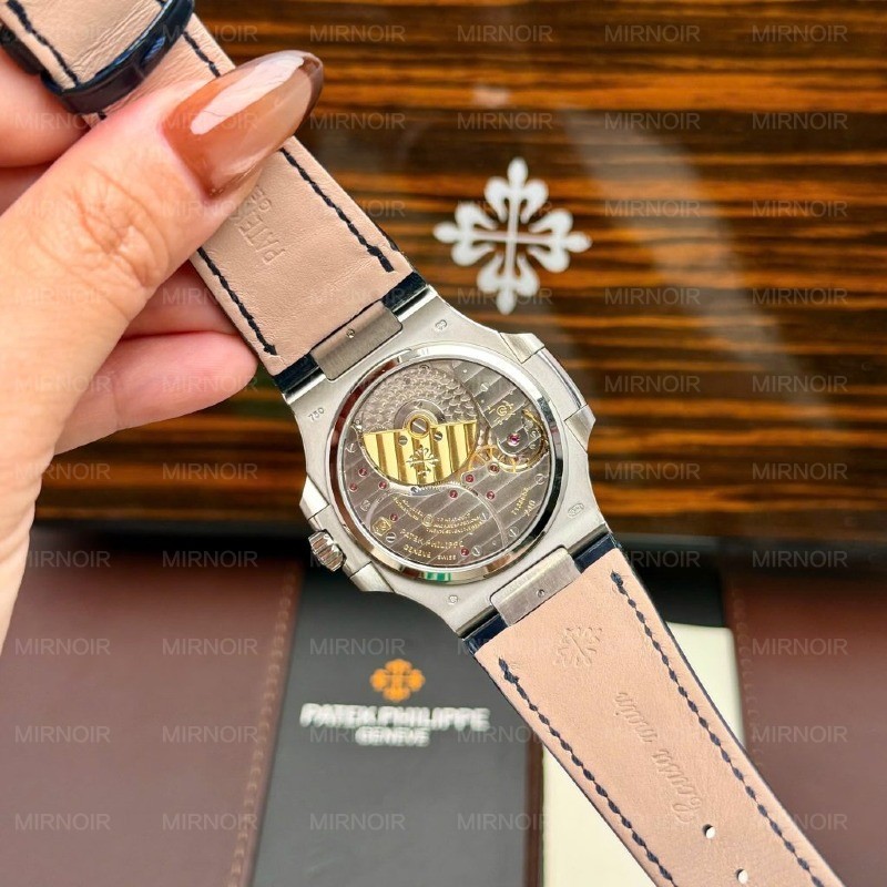 Dong-Ho-Patek-Philippe-Nautilus-5724-Replica-11-Mat-Xanh-Duong-Vien-Dinh-Da-CZ-Mau-Xanh-40mm-5-1024x1024.jpg