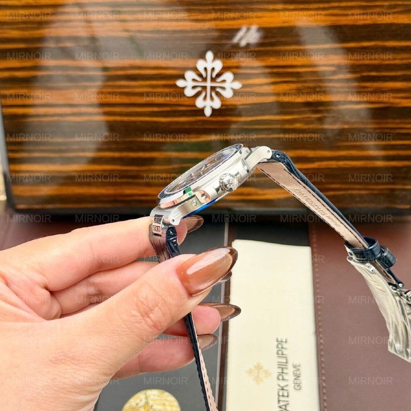 Dong-Ho-Patek-Philippe-Nautilus-5724-Replica-11-Mat-Xanh-Duong-Vien-Dinh-Da-CZ-Mau-Xanh-40mm-6-1024x1024.jpg
