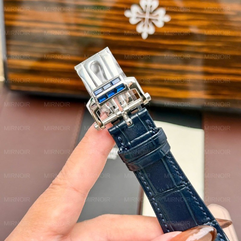 Dong-Ho-Patek-Philippe-Nautilus-5724-Replica-11-Mat-Xanh-Duong-Vien-Dinh-Da-CZ-Mau-Xanh-40mm-7-1024x1024.jpg