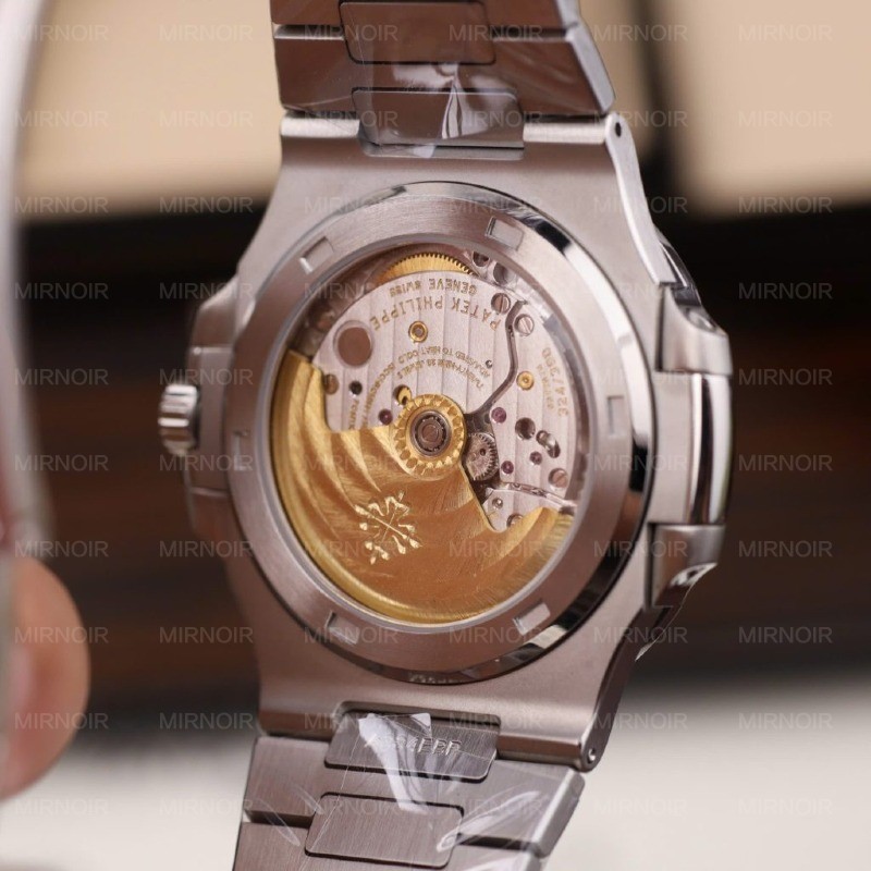 Dong-Ho-Patek-Philippe-Nautilus-5711-Che-Tac-Mat-Trang-May-Khac-Nha-May-BBF-40mm-6-1024x1024.jpg