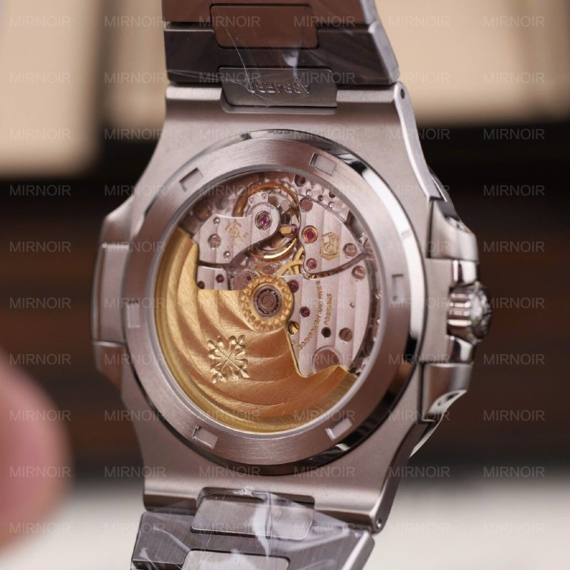 Dong-Ho-Patek-Philippe-Nautilus-5711-Che-Tac-Mat-Trang-May-Khac-Nha-May-BBF-40mm-7-1024x1024.jpg