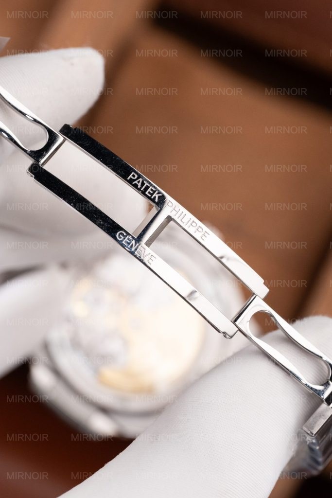 Dong-Ho-Patek-Philippe-Nautilus-5711-Tuy-Chinh-Mat-Xanh-Blue-May-Khac-Nha-May-BBF-40mm-13-683x1024.jpg