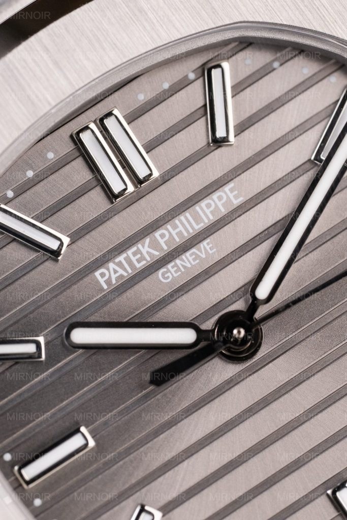 Dong-Ho-Patek-Philippe-Nautilus-5711-Replica-11-Mat-Xam-Day-Da-Tinh-Chinh-Xuong-BBF-40mm-5-683x1024.jpg