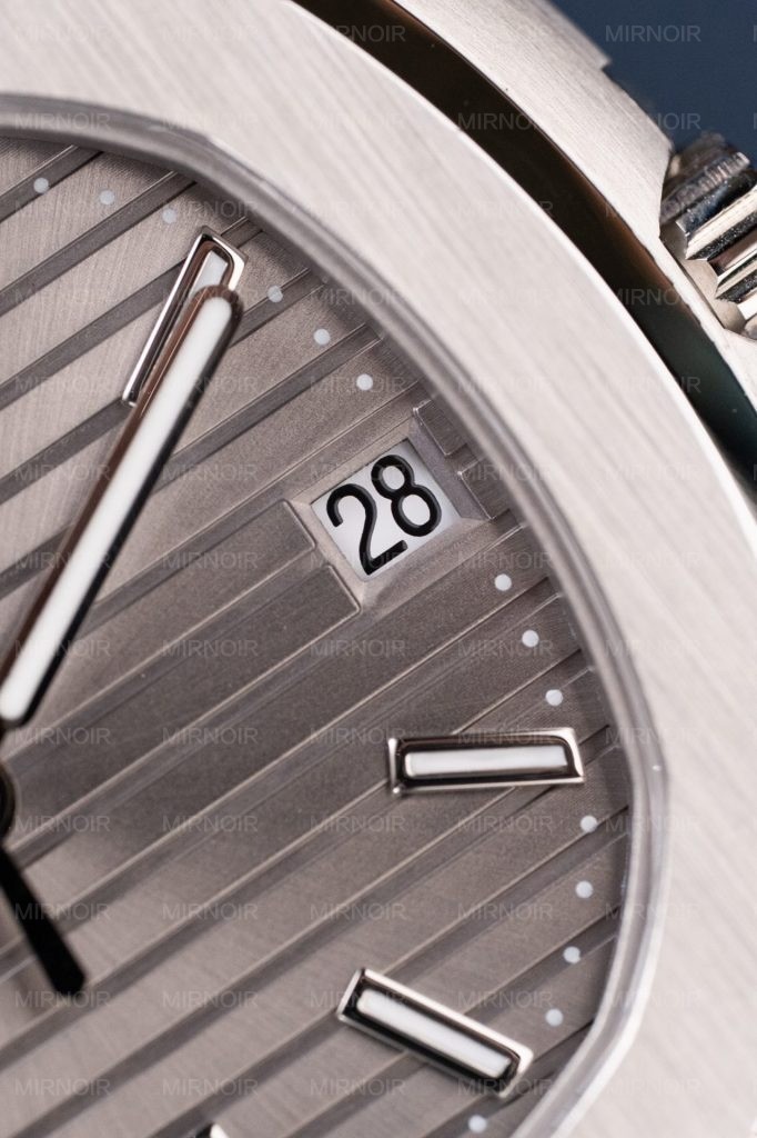 Dong-Ho-Patek-Philippe-Nautilus-5711-Replica-11-Mat-Xam-Day-Da-Tinh-Chinh-Xuong-BBF-40mm-7-682x1024.jpg