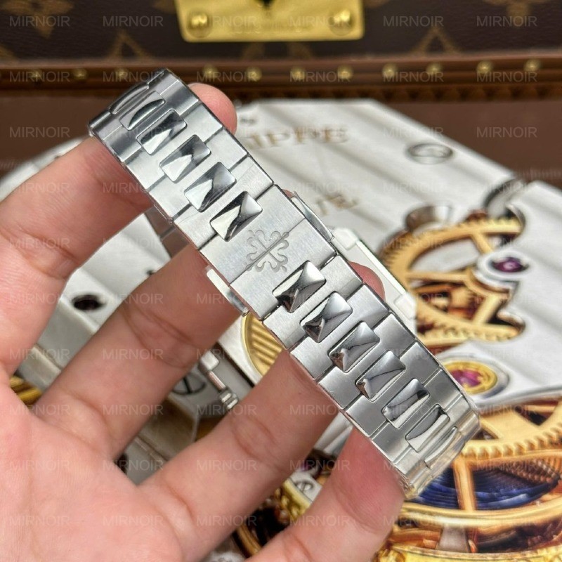 Dong-Ho-Patek-Philippe-Cubitus-5821-Mat-Xanh-La-Cay-Tinh-Chinh-Nha-May-45mm-2-1024x1024.jpg