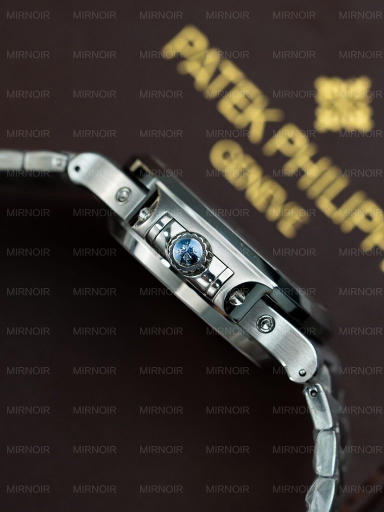 Dong-Ho-Patek-Philippe-Nautilus-5740-Replica-11-Mat-Tiffany-May-Co-Thuy-Sy-40mm-8-768x1024.jpg