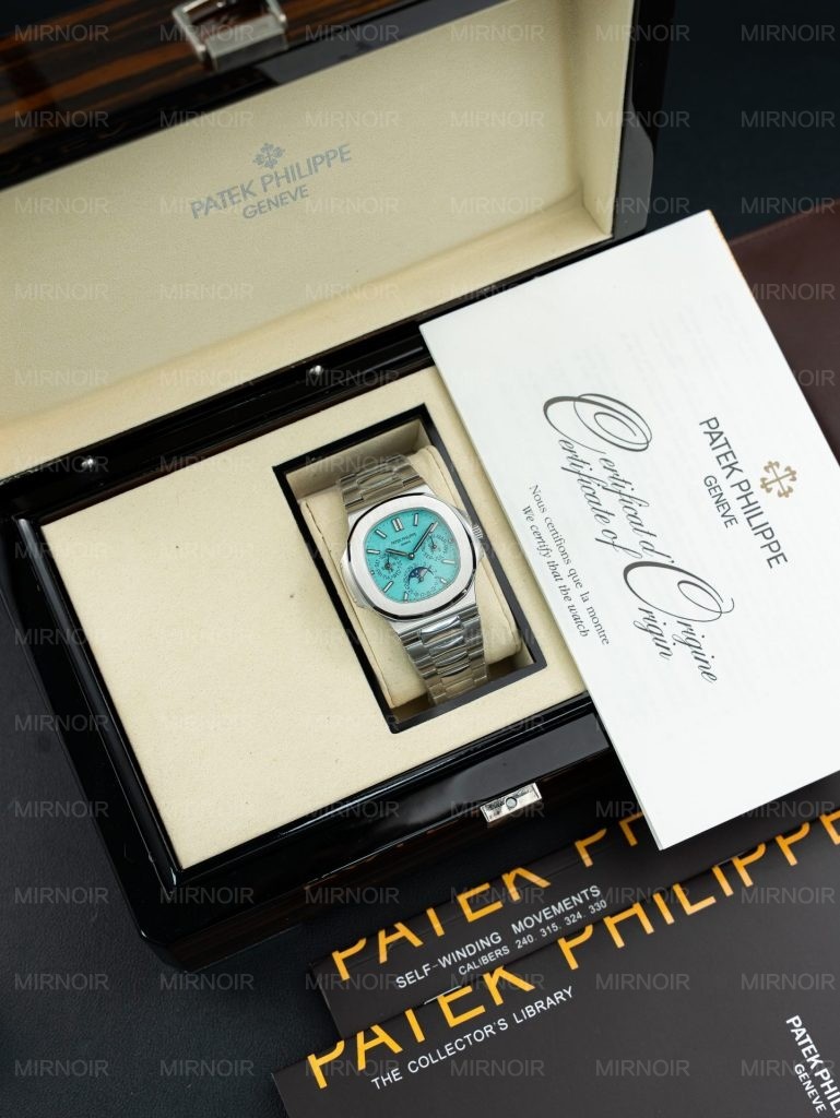 Dong-Ho-Patek-Philippe-Nautilus-5740-Replica-11-Mat-Tiffany-May-Co-Thuy-Sy-40mm-16-769x1024.jpg