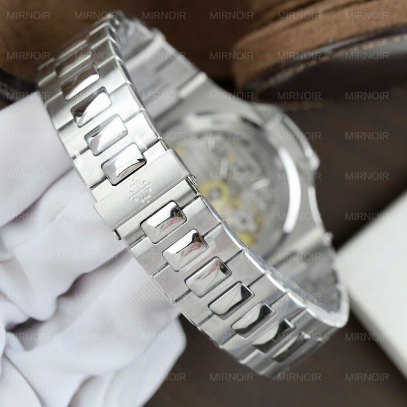 Dong-Ho-Patek-Philippe-Nautilus-5723-Che-Tac-Mat-Xam-Dinh-Kim-Cuong-Moissanite-Baguette-40mm-2-1024x1024.jpg