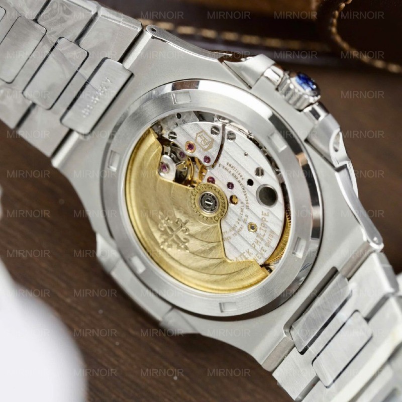 Dong-Ho-Patek-Philippe-Nautilus-5723-Che-Tac-Mat-Xam-Dinh-Kim-Cuong-Moissanite-Baguette-40mm-3-1024x1024.jpg