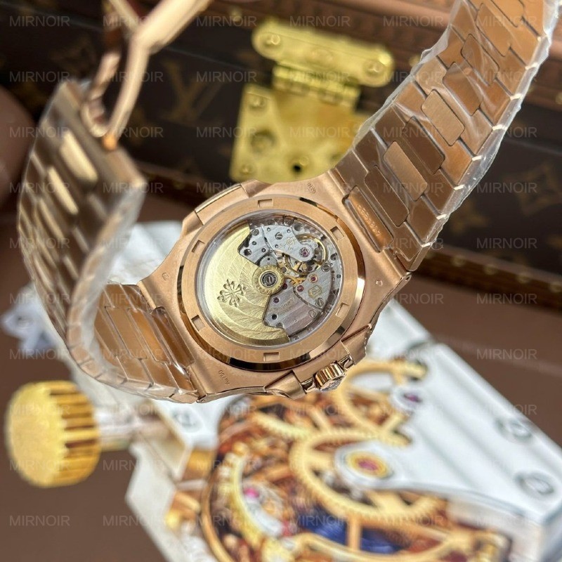 Dong-Ho-Patek-Philippe-Nautilus-5711-Mat-Nau-Replica-11-Ma-Vang-Hong-May-Khac-Xuong-BBF-40mm-3-1024x1024.jpg