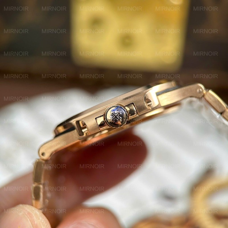 Dong-Ho-Patek-Philippe-Nautilus-5711-Mat-Nau-Replica-11-Ma-Vang-Hong-May-Khac-Xuong-BBF-40mm-5-1024x1024.jpg