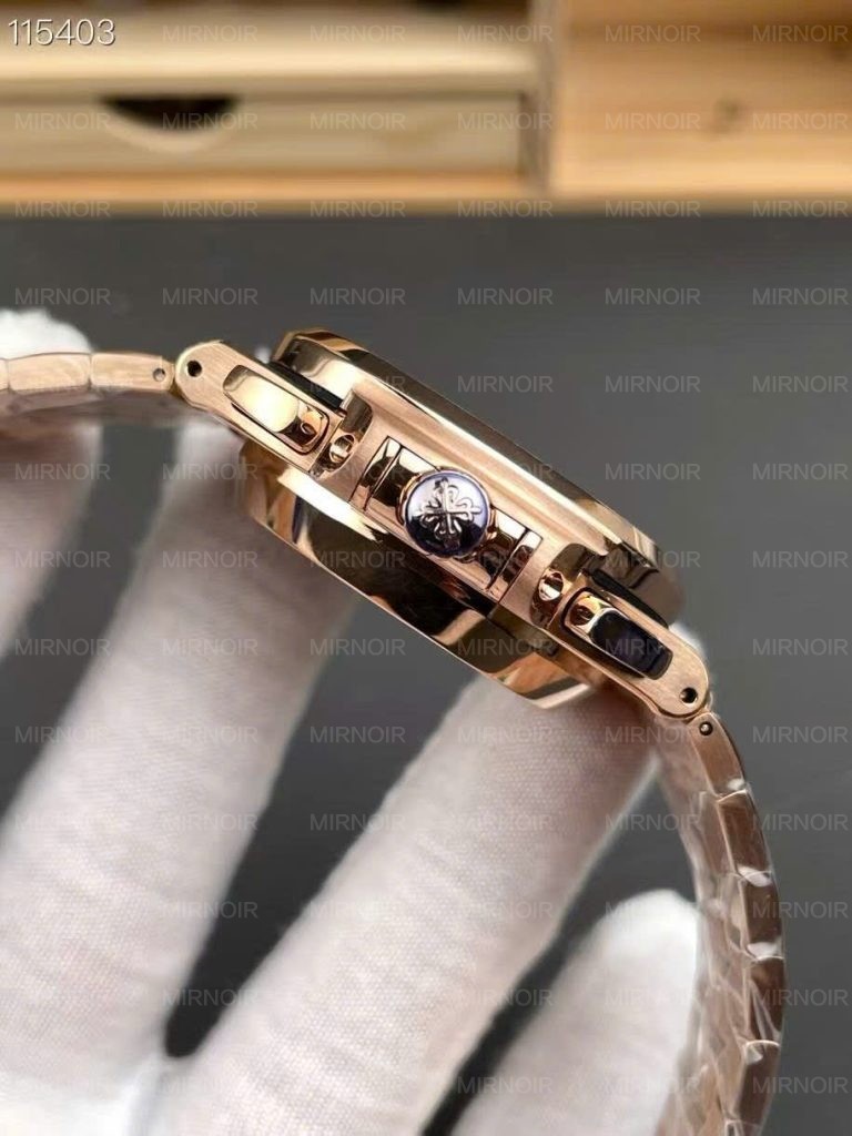 Dong-Ho-Patek-Philippe-Replica-11-Nautilus-5990-Mat-Xanh-Duong-Ma-Vang-Hong-40-3-768x1024.jpg