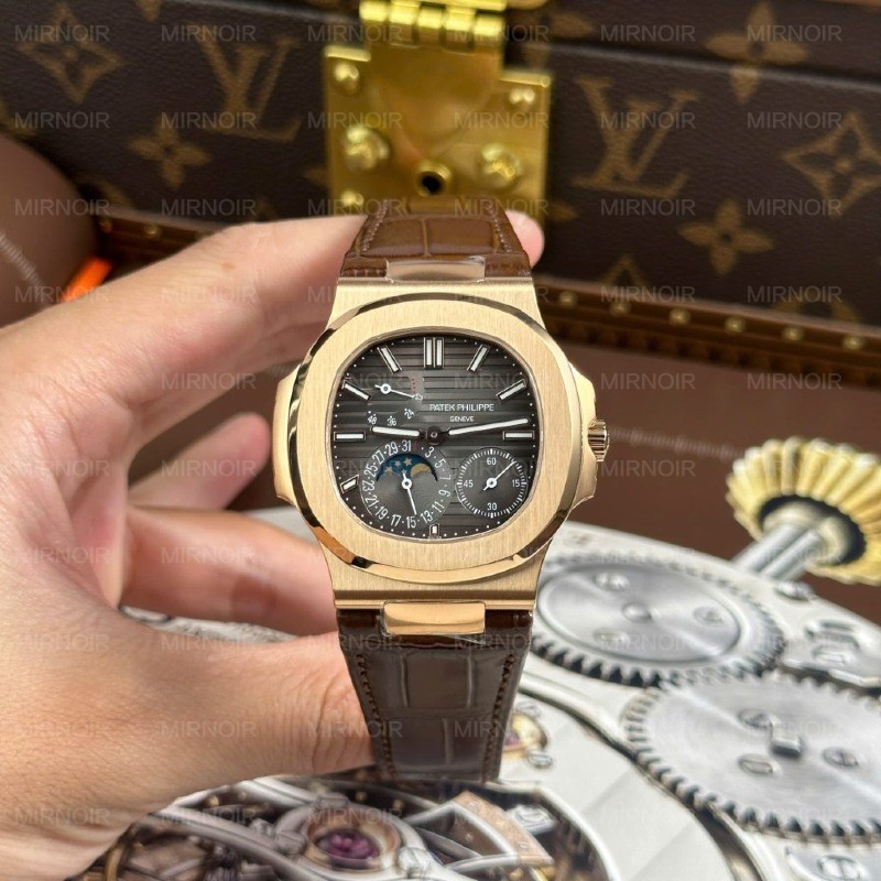 Dong-Ho-Patek-Philippe-Nautilus-5712R-Che-Tac-Mat-Xam-Day-Da-Loi-May-Khac-Xuong-PPF-40mm-1-1024x1024.jpg