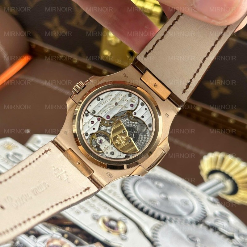 Dong-Ho-Patek-Philippe-Nautilus-5712R-Che-Tac-Mat-Xam-Day-Da-Loi-May-Khac-Xuong-PPF-40mm-3-1024x1024.jpg