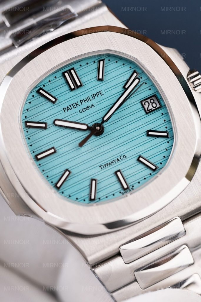 Dong-Ho-Patek-Philippe-Nautilus-5711-Che-Tac-Mat-Tiffany-May-Khac-Nha-May-BBF-40mm-7-683x1024.jpg