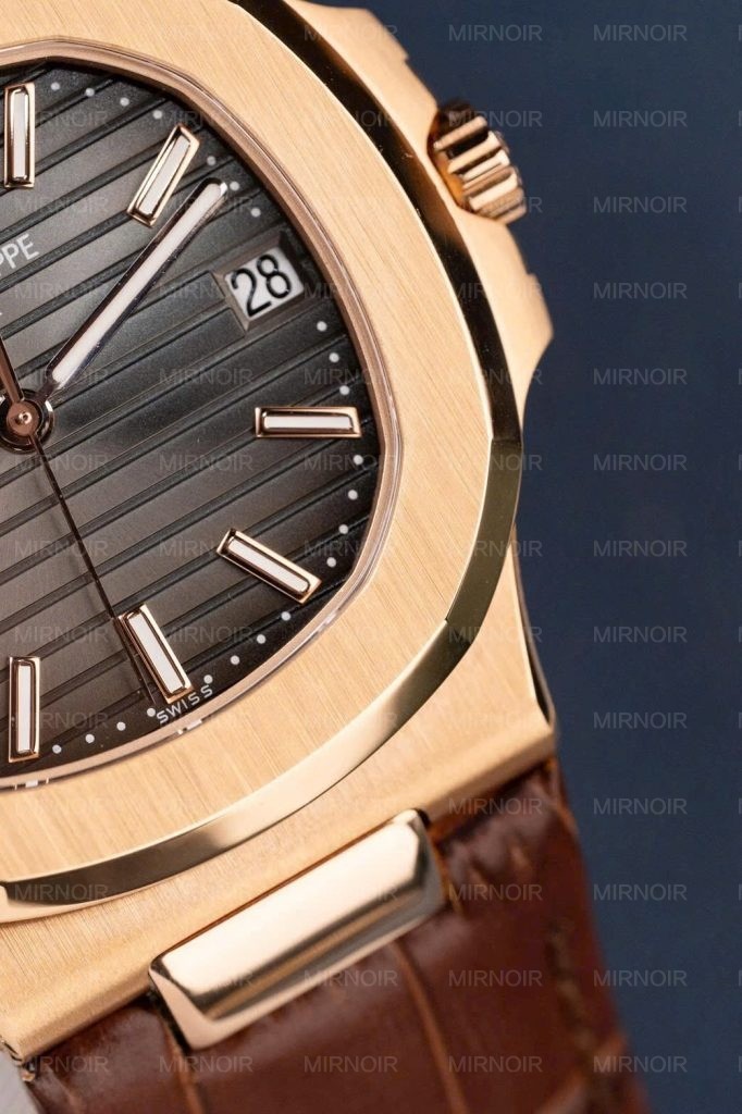 Dong-Ho-Patek-Philippe-Nautilus-5711R-Che-Tac-Mat-Xam-Day-Da-May-Khac-Xuong-BBF-40mm-1-682x1024.jpg