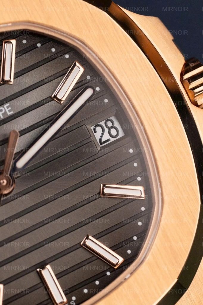 Dong-Ho-Patek-Philippe-Nautilus-5711R-Che-Tac-Mat-Xam-Day-Da-May-Khac-Xuong-BBF-40mm-2-682x1024.jpg