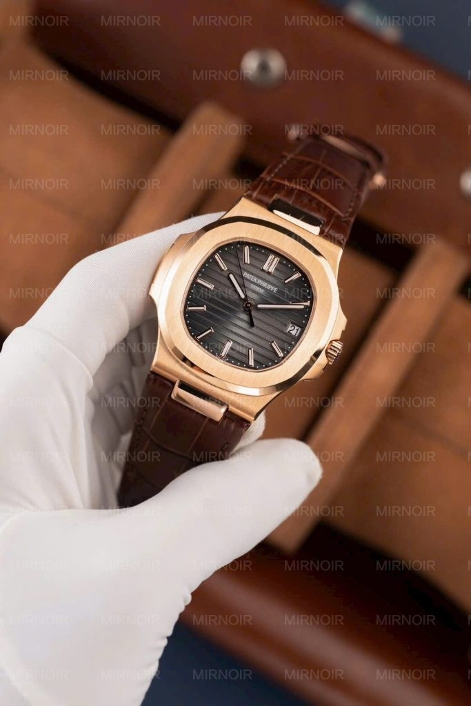 Dong-Ho-Patek-Philippe-Nautilus-5711R-Che-Tac-Mat-Xam-Day-Da-May-Khac-Xuong-BBF-40mm-7-683x1024.jpg