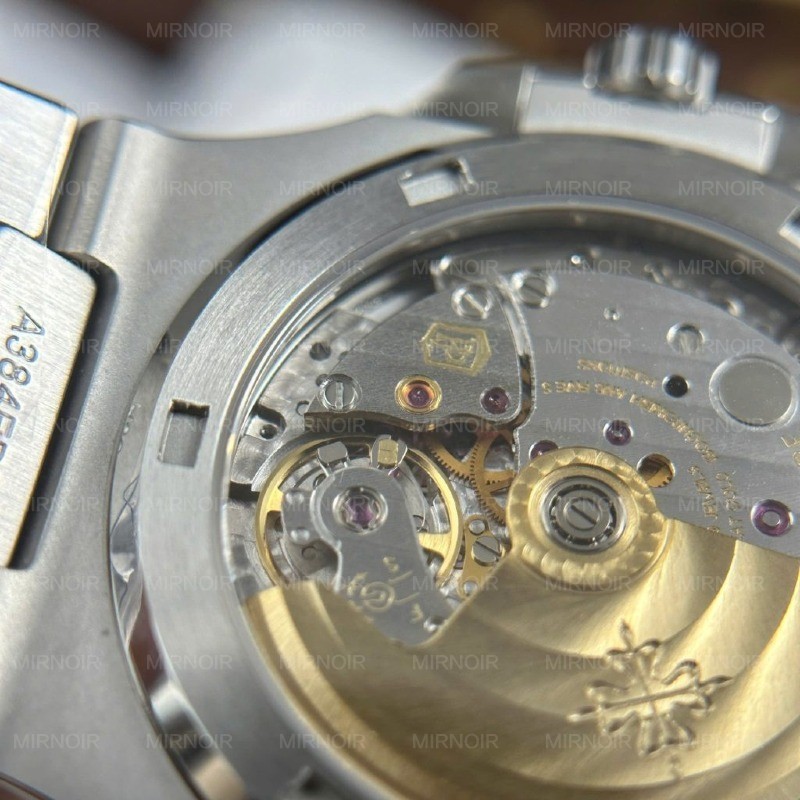 Dong-Ho-Patek-Philippe-Nautilus-5711-Rep-Cao-Cap-Mat-Xanh-La-Cay-May-Khac-Nha-May-BBF-40mm-2-1-1024x1024.jpg