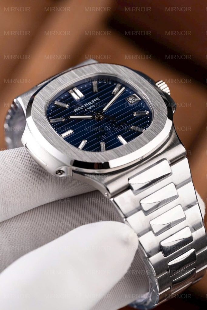 Dong-Ho-Patek-Philippe-Nautilus-5711-Replica-11-Ban-Ki-Niem-40-Nam-Tinh-Chinh-Nha-May-40mm-5-683x1024.jpg