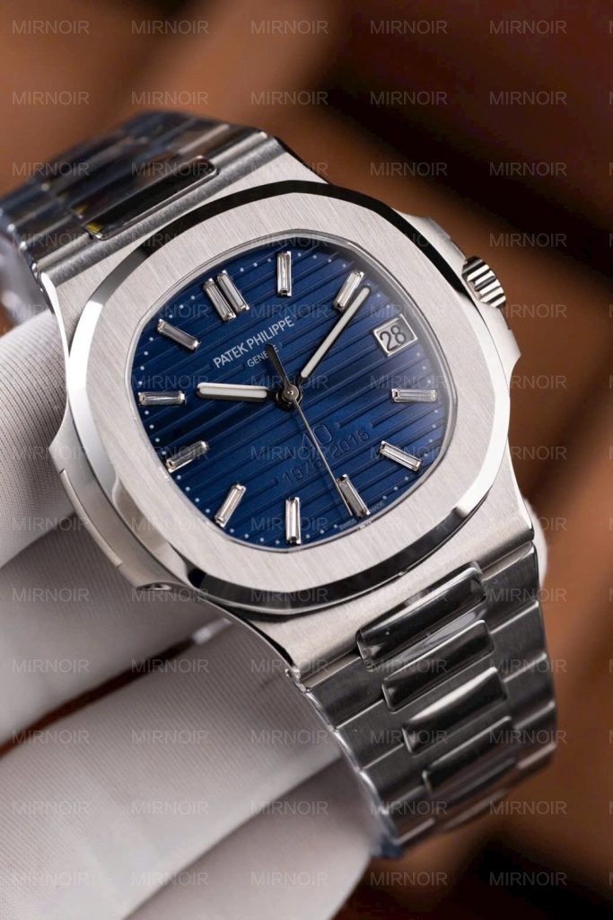 Dong-Ho-Patek-Philippe-Nautilus-5711-Replica-11-Ban-Ki-Niem-40-Nam-Tinh-Chinh-Nha-May-40mm-6-683x1024.jpg