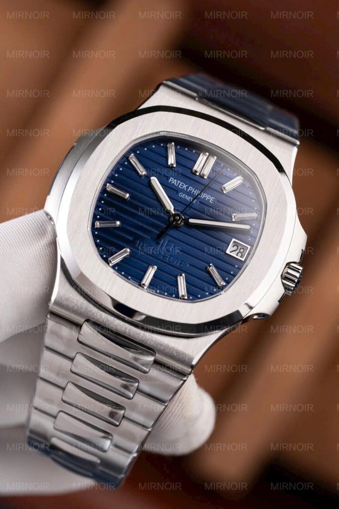 Dong-Ho-Patek-Philippe-Nautilus-5711-Replica-11-Ban-Ki-Niem-40-Nam-Tinh-Chinh-Nha-May-40mm-9-683x1024.jpg