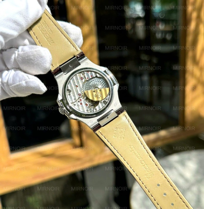 Dong-Ho-Patek-Philippe-Nautilus-5740G-Rep-11-Cao-Cap-Nhat-Mat-Xanh-Tiffany-Xuong-TWS-40mm-5-999x1024.jpg