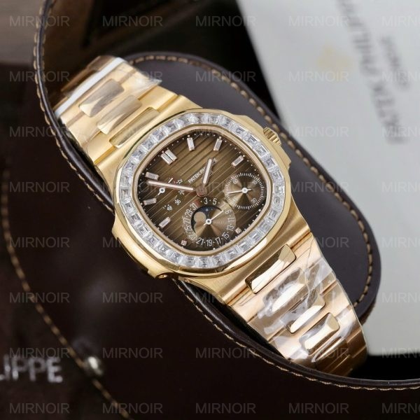 Dong-Ho-Patek-Philippe-Nautilus-5724R-Mat-Nau-Tuy-Chinh-Boc-Vang-That-Kim-Cuong-Moissanite-Xuong-PPF-40mm-2-600x600.jpg