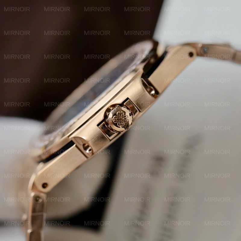 Dong-Ho-Patek-Philippe-Replica-11-Nautilus-7010R-Nu-Mat-Xanh-Trang-Day-Kim-Loai-Xuong-GR-32mm-3.jpg