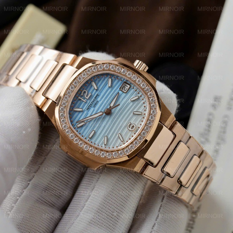 Dong-Ho-Patek-Philippe-Replica-11-Nautilus-7010R-Nu-Mat-Xanh-Trang-Day-Kim-Loai-Xuong-GR-32mm-6.jpg