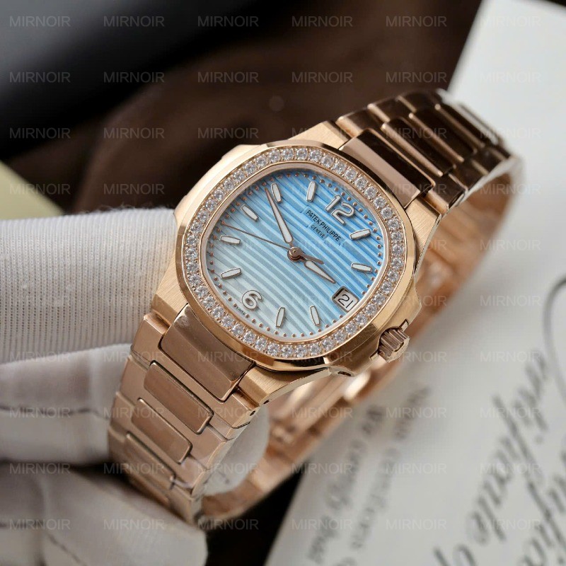 Dong-Ho-Patek-Philippe-Replica-11-Nautilus-7010R-Nu-Mat-Xanh-Trang-Day-Kim-Loai-Xuong-GR-32mm-7.jpg