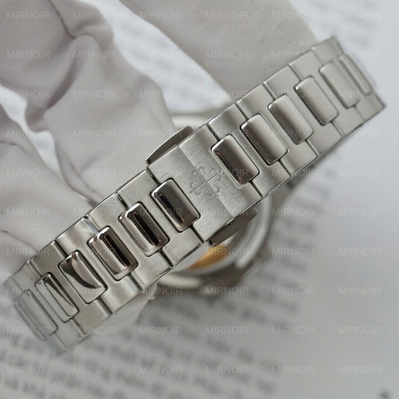 Dong-Ho-Patek-Philippe-Nu-Replica-11-Nautilus-7118-Mat-Trang-Day-Kim-Loai-Xuong-3K-35-10-1024x1024.jpg
