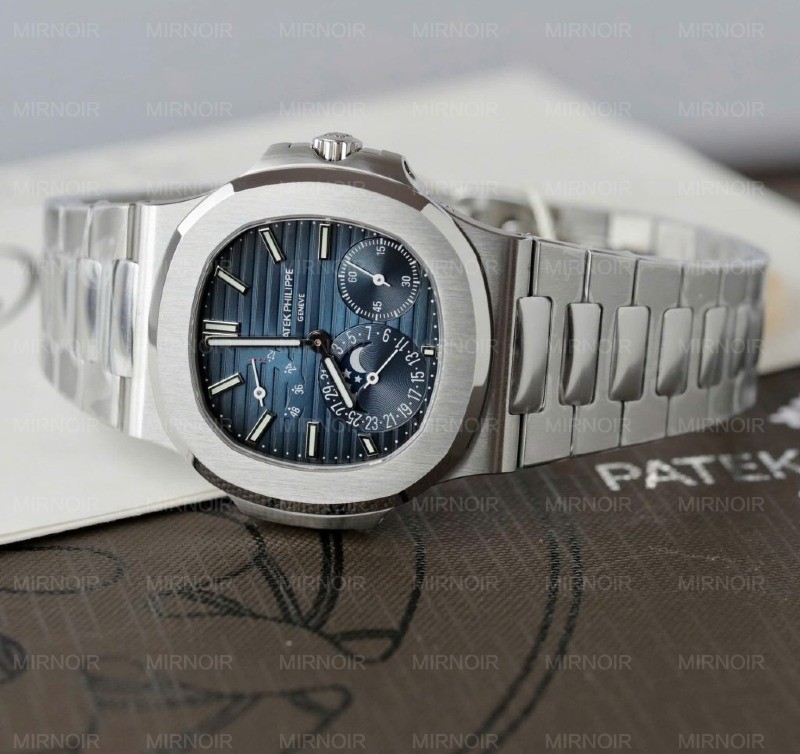 Dong-Ho-Patek-Philippe-Nautilus-5712-Che-Tac-Mat-Xanh-Blue-Loi-May-Khac-Xuong-PPF-40mm-3-1024x964.jpg