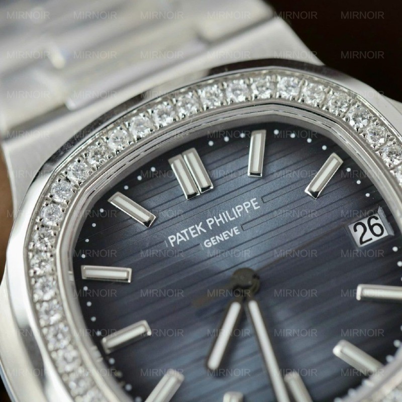 Dong-Ho-Patek-Philippe-Nautilus-5711-Mat-Xanh-Che-Tac-Vien-Dinh-Kim-Cuong-Tu-Nhien-40mm-2-1024x1024.jpg