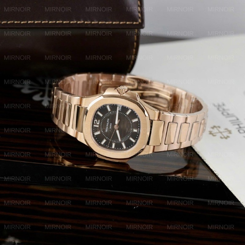 Dong-Ho-Patek-Philippe-Nautilus-7010-Nu-Mau-Vang-Hong-Mat-Den-Fake-Cao-Cap-32mm-3-1024x1024.jpg