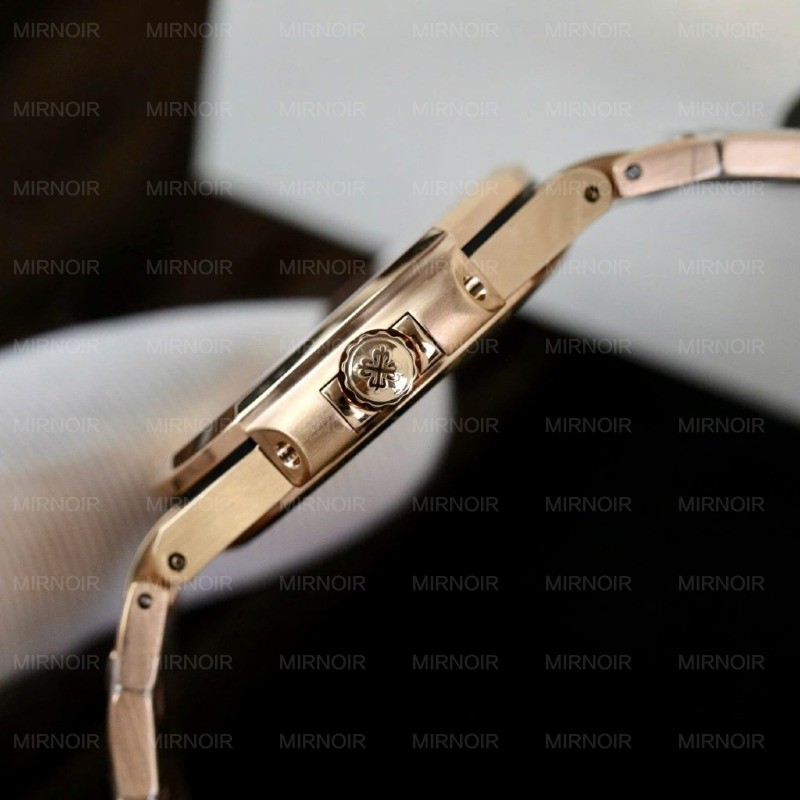 Dong-Ho-Patek-Philippe-Nautilus-7010-Nu-Mau-Vang-Hong-Mat-Den-Fake-Cao-Cap-32mm-6-1024x1024.jpg
