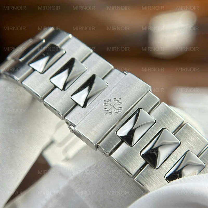 Dong-Ho-Patek-Philippe-Nautilus-5711-Tinh-Chinh-Full-Like-Auth-Cao-Cap-Nhat-40mm-9.jpg