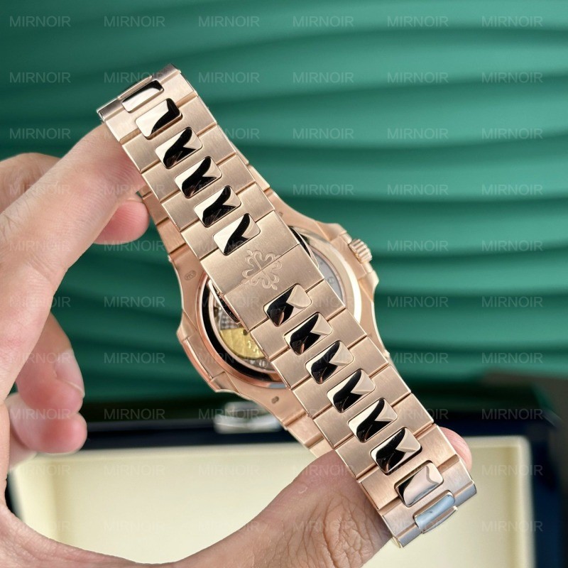 Dong-Ho-Patek-Philippe-Nautilus-5712R-Che-Tac-Boc-Vang-Tinh-Chinh-May-40mm-5.jpg
