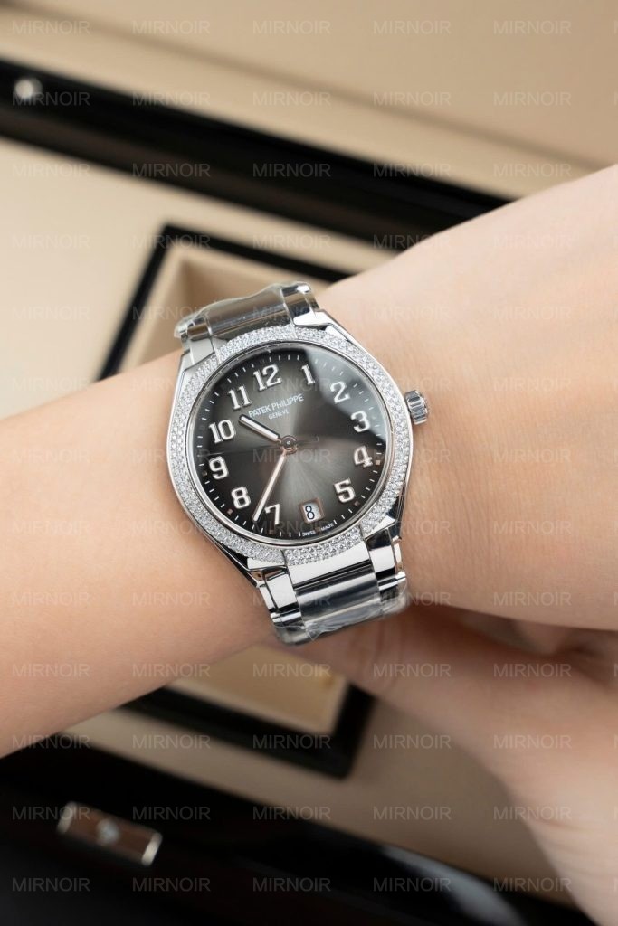Dong-Ho-Patek-Philippe-Replica-11-Twenty-4-7300-Mat-Xam-Day-Kim-Loai-36mm-2-683x1024.jpg