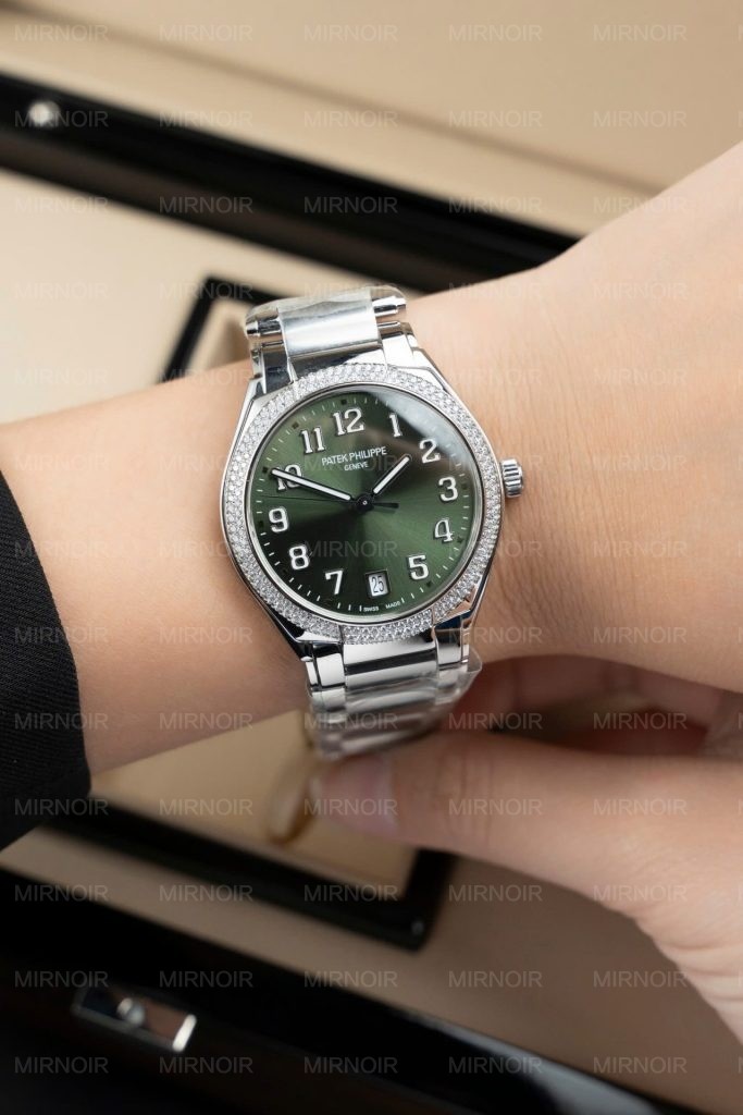 Dong-Ho-Patek-Philippe-Twenty-4-7300-Replica-11-Mat-Xanh-La-Cay-Day-Kim-Loai-36mm-7-683x1024.jpg