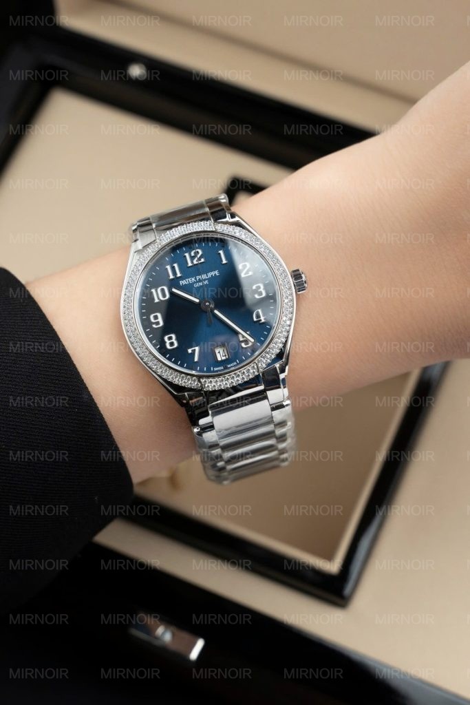 Dong-Ho-Patek-Philippe-Twenty-4-7300-Replica-11-Mat-Xanh-Blue-Day-Kim-Loai-36mm-6-683x1024.jpg