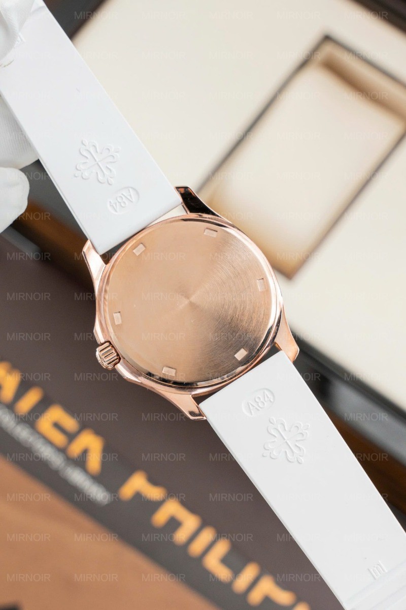 Dong-Ho-Nu-Patek-Philippe-Aquanaut-5067-Che-Tac-Dinh-Moissanite-Nha-May-PPF-356mm-4.jpg