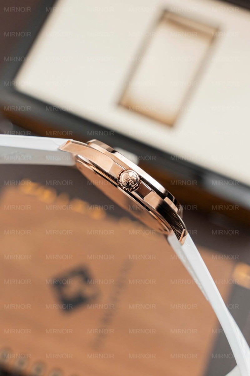 Dong-Ho-Nu-Patek-Philippe-Aquanaut-5067-Che-Tac-Dinh-Moissanite-Nha-May-PPF-356mm-5.jpg