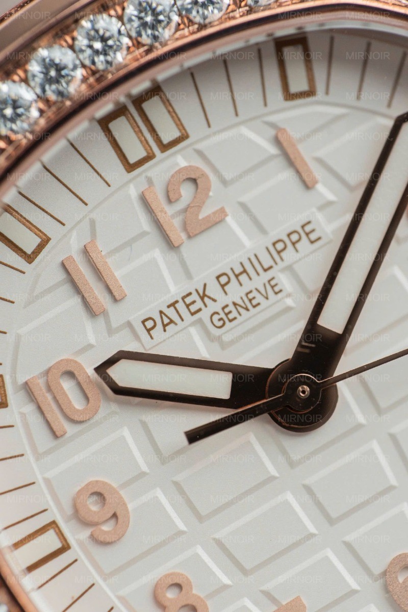 Dong-Ho-Nu-Patek-Philippe-Aquanaut-5067-Che-Tac-Dinh-Moissanite-Nha-May-PPF-356mm-8.jpg