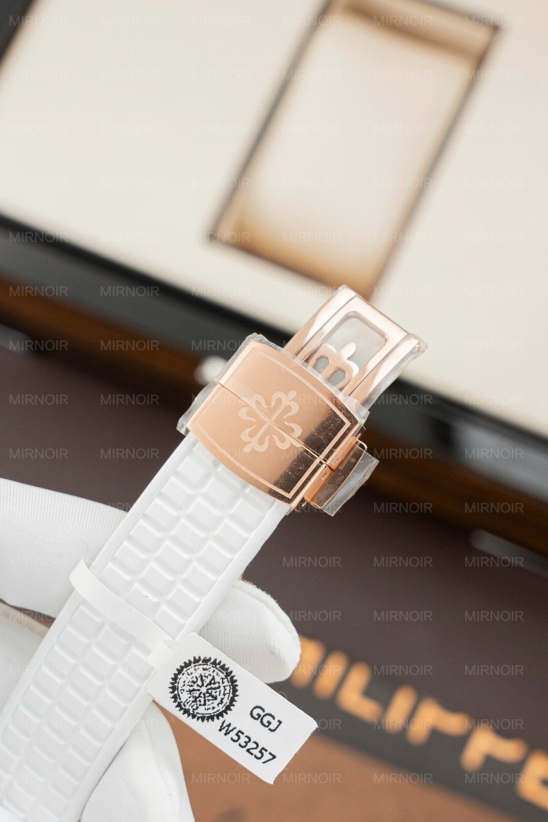Dong-Ho-Nu-Patek-Philippe-Aquanaut-5067-Che-Tac-Dinh-Moissanite-Nha-May-PPF-356mm-11.jpg