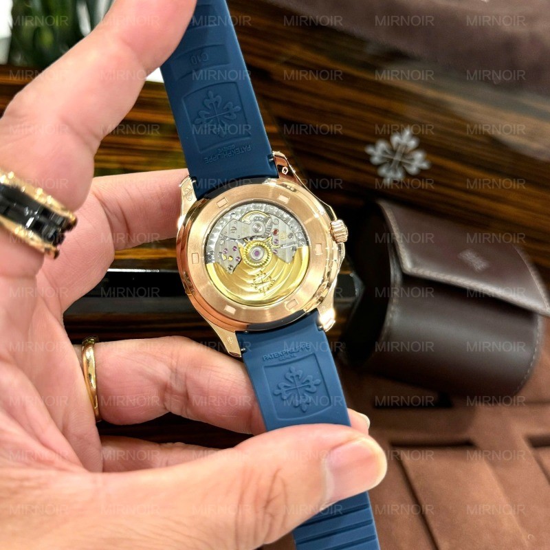 Dong-Ho-Patek-Philippe-Aquanaut-5261R-Mau-Xanh-Duong-Replica-Cao-Cap-Nhat-40mm-5.jpg