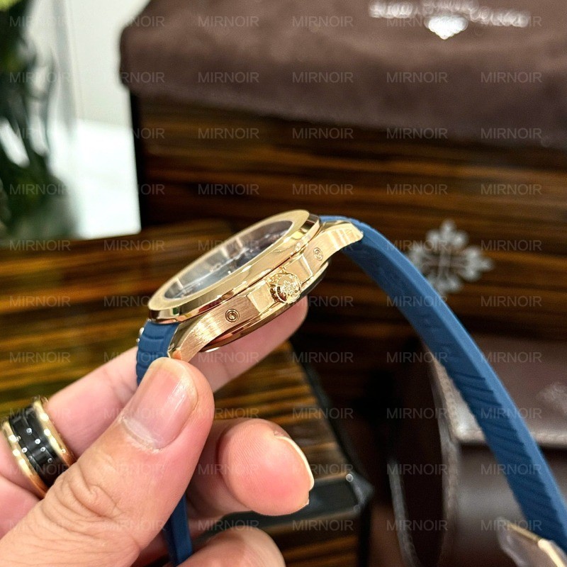Dong-Ho-Patek-Philippe-Aquanaut-5261R-Mau-Xanh-Duong-Replica-Cao-Cap-Nhat-40mm-8.jpg
