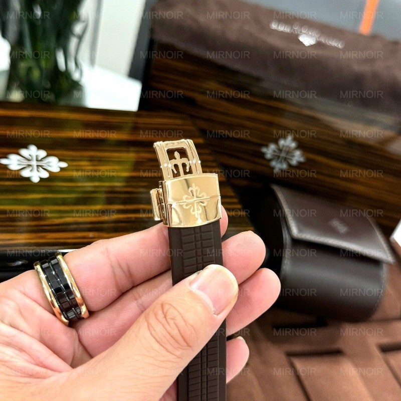 Dong-Ho-Patek-Philippe-Aquanaut-5261R-Mat-So-Chocolate-Replica-Cao-Cap-Nhat-40mm-3.jpg