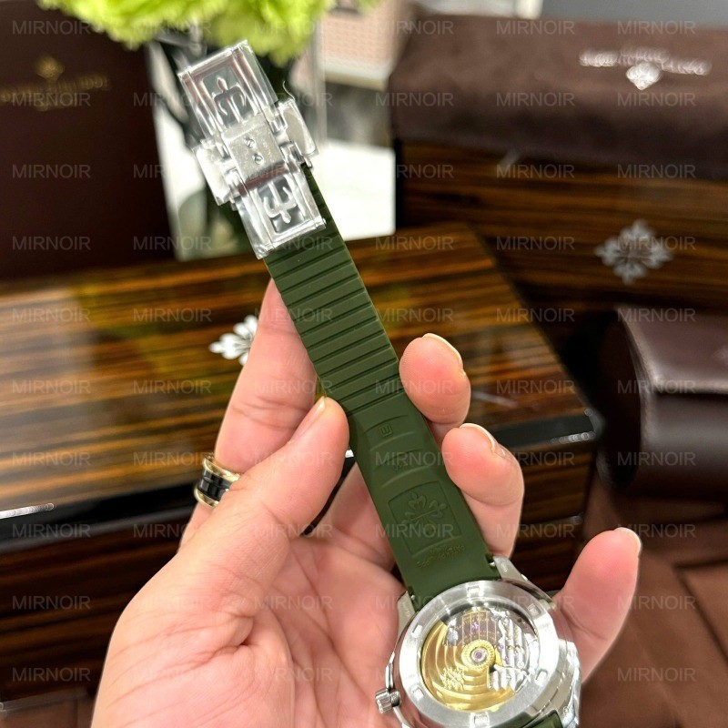 Dong-Ho-Patek-Philippe-Aquanaut-5261G-Mau-Xanh-La-Cay-Replica-Cao-Cap-Nhat-40mm-2.jpg